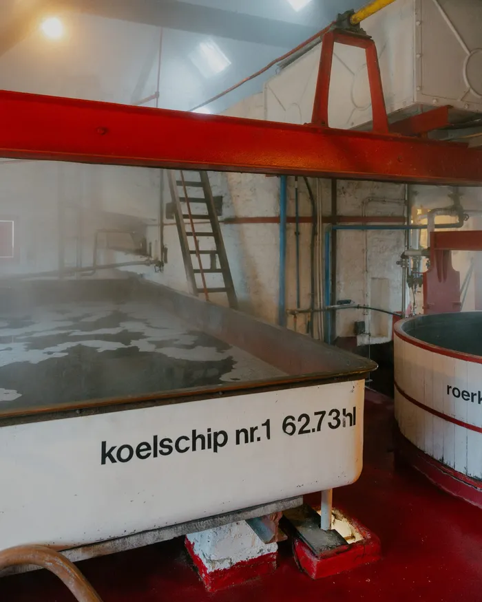 Het koelschip onder het dak