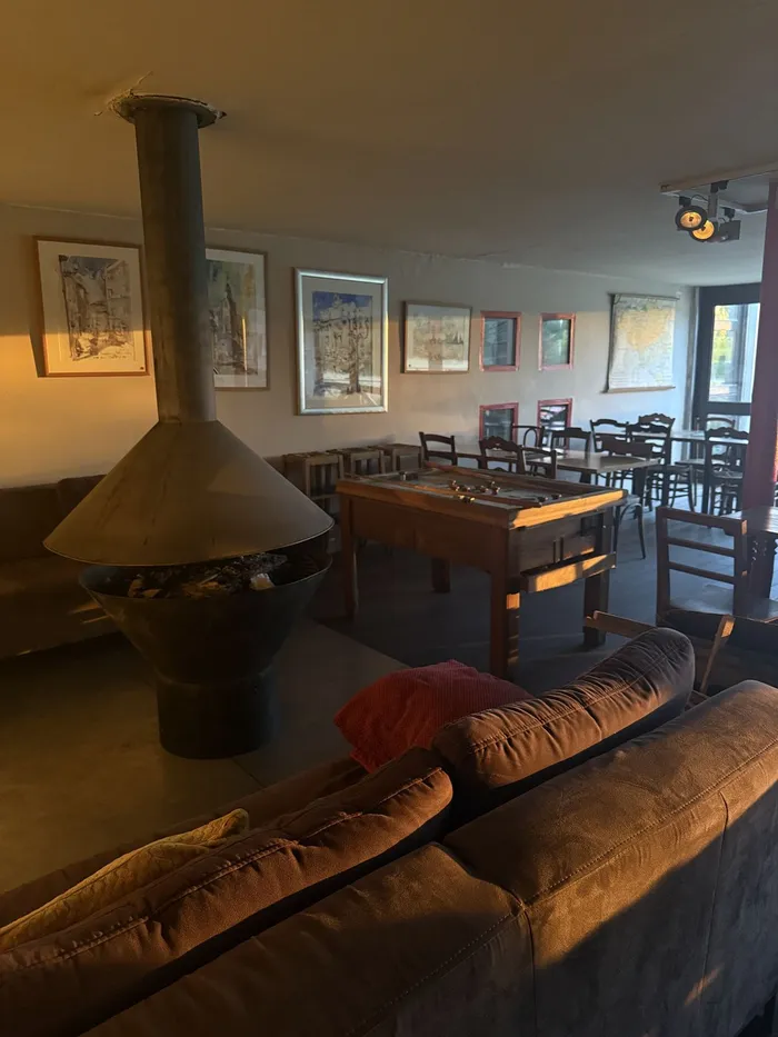 De zaal van de Oerbar